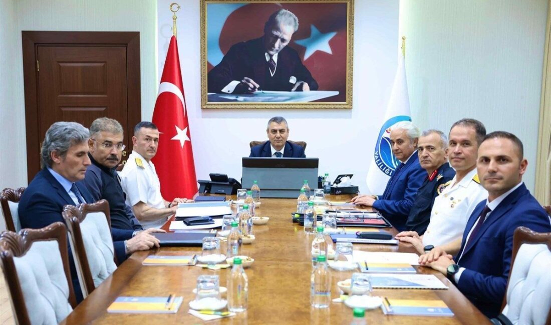 Mersin’de son bir haftada aranan 871 şahıs yakalandı Mersin’de son bir haftada gerçekleştirilen çalışmalarda, çeşitli suçlardan haklarında kesinleşmiş