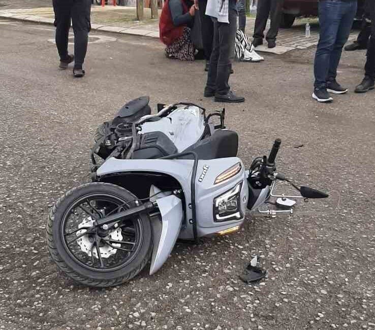 Motosiklet, park halindeki otomobile çarptı: 1 yaralı Samsun’un Çarşamba ilçesinde meydana gelen trafik kazasında motosiklet sürücüsü yaralandı.