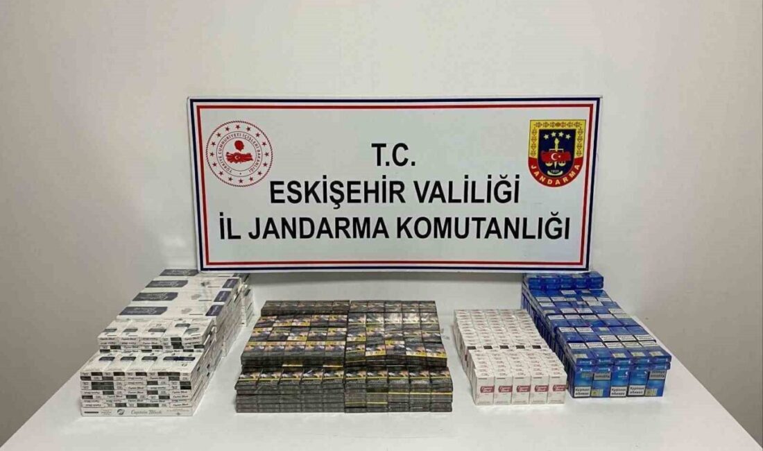 Motosiklet üzerinde bin 100 kaçak sigara ele geçirildi Eskişehir’de jandarma ekipleri, motosiklet üzerinde bin 100 paket bandrolsüz sigara