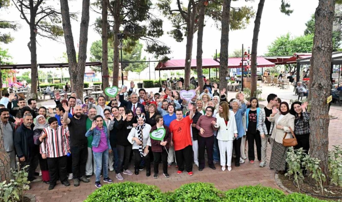 Muratpaşa’da Engelsiz Kafe 10’uncu yılını kutladı Antalya’nın Muratpaşa ilçesinde engelli bireylerin sosyal yaşama katılımını desteklemek amacıyla