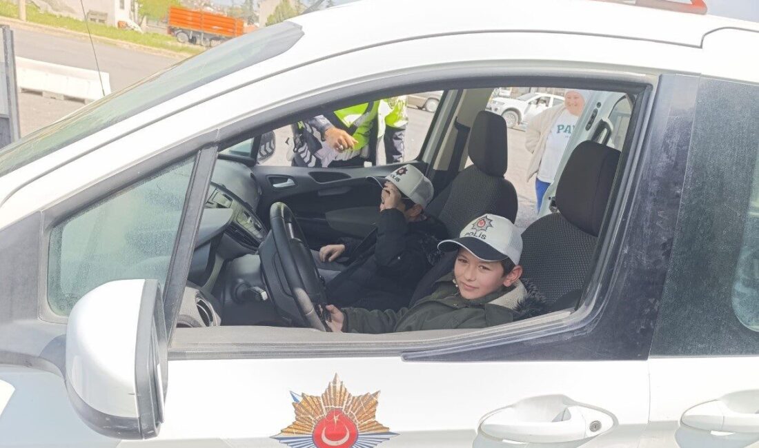 Niğde’de öğrenciler ve sürücülere trafik eğitimi verildi 3-9 Mayıs Karayolları Trafik Haftası etkinlikleri çerçevesinde; Niğde İl Emniyet