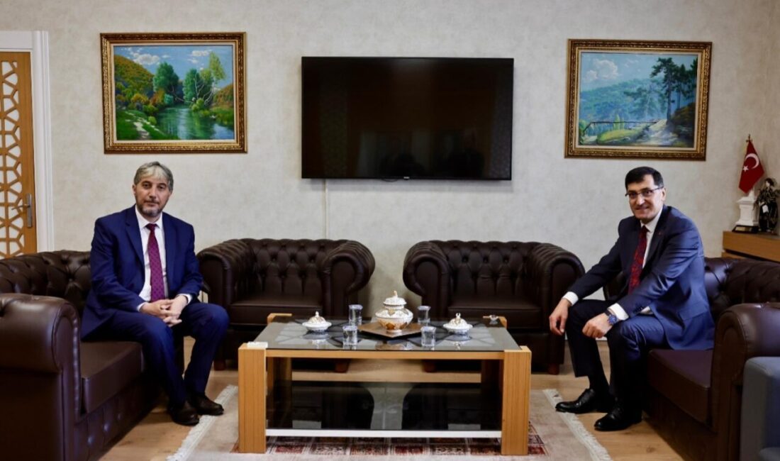 Öğrenci odaklı projeler ve kurumlar arası iş birliğinin önemi ele alındı Kütahya Belediye Başkanı Eyüp Kahveci, Kütahya İl Milli Eğitim Müdürü