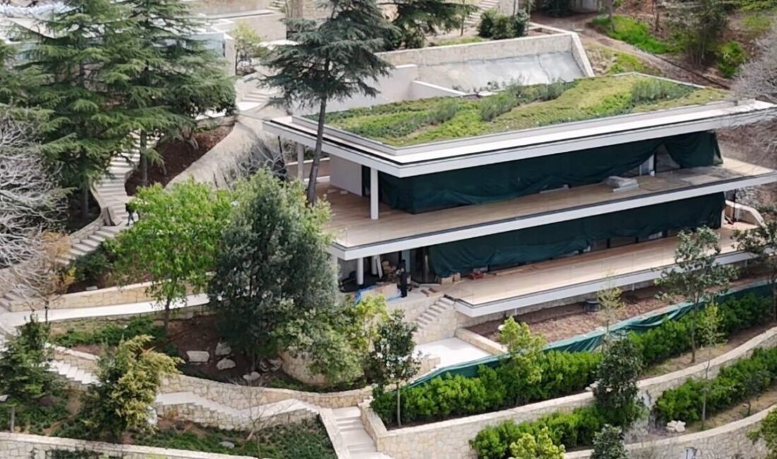 Oligarkın rüşvet verdiği iddia edilen villada inşaat çalışmaları devam ediyor Vaniköy’de bulunan ve Rus milyarder Roman Abramoviç’in olduğu öne sürülen