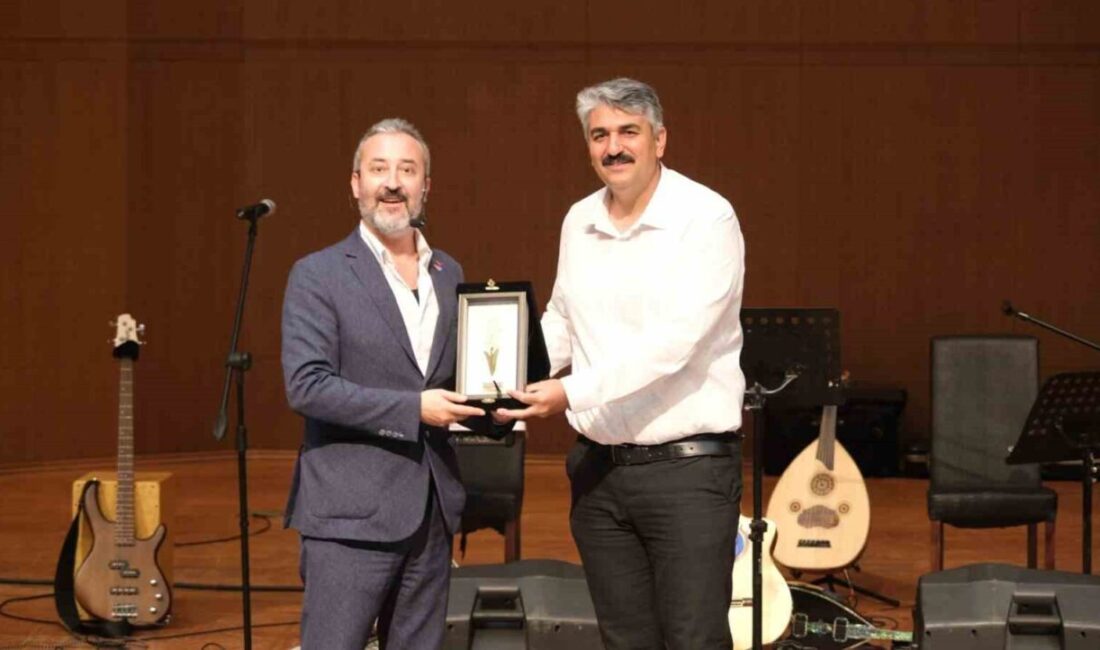 Onikişubat Belediyesinden kazandıran taktikler kampı Kahramanmaraş Onikişubat Belediyesi, sınavlara hazırlanan gençlerin motivasyonunu artırmak ve başarı