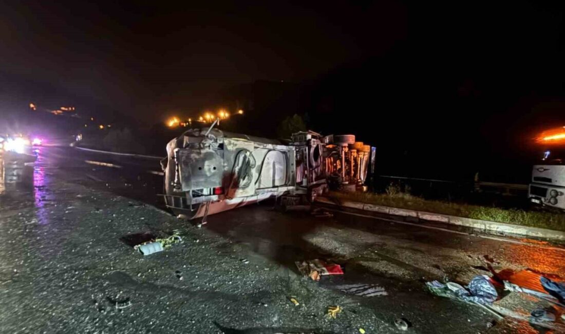 Osmaniye’de mazot yüklü tanker devrildi Osmaniye’nin Bahçe ilçesinde mazot yüklü tanker devrildi. Kazada sürücü ağır