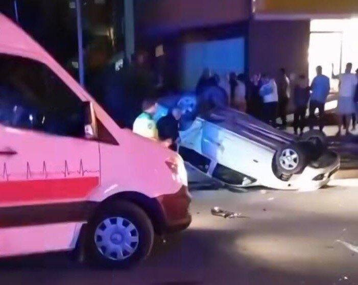 Otomobiller çarpıştı: 5 yaralı Mersin Erdemli’de 2 otomobilin çarpışması sonucu meydana gelen kazada 5