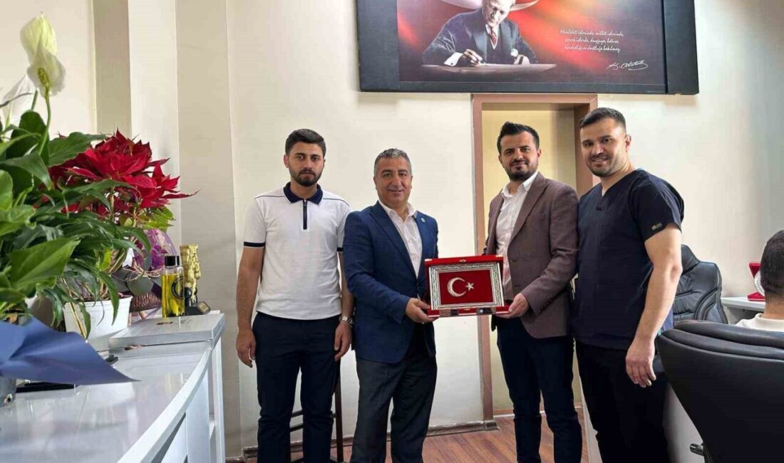 Sağlık-Sen temsilcisi Silopi Devlet Hastanesi’nde sağlık personeli ile bir araya geldi Sağlık-Sen Şırnak Şube Başkanı Sabğatullah Anmal, Silopi Devlet Hastanesini ziyaret