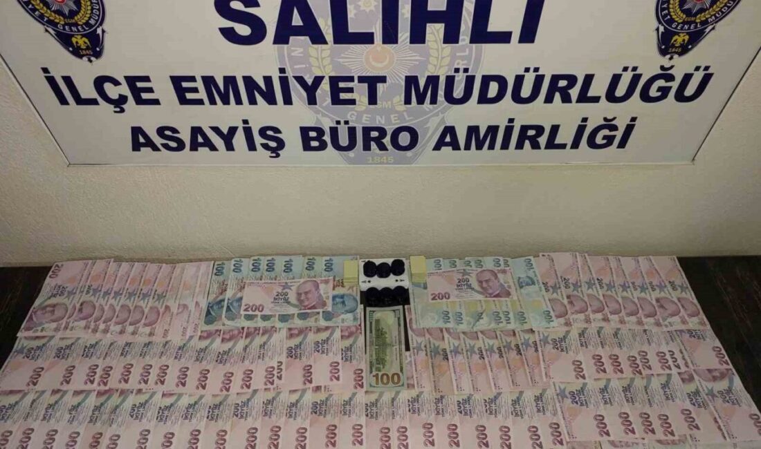 Salihli’de aranan şahıslar kumar oynarken yakaladı Manisa’nın Salihli ilçesinde sorumluluk alanında aranan şahıslara yönelik çalışmalarını sürdüren