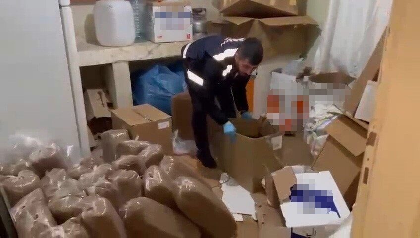 Samsun’da 525 bin makaron ve 102 bin adet içi doldurulmuş kaçak sigara ele geçirildi Samsun’da polis ekipleri tarafından düzenlenen operasyonda 525 bin adet boş