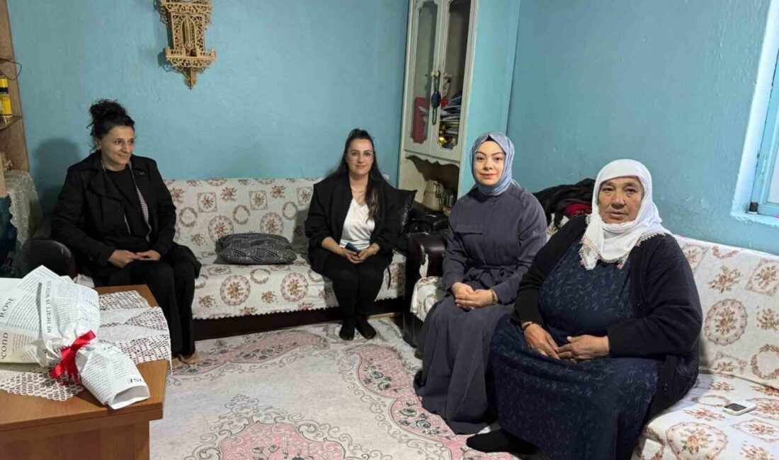 Sarıkamış’ta Şehit Anneleri unutulmadı Sarıkamış Kaymakamı Enis Aslantatar’ın eşi Sema Aslantatar ve beraberlerindeki heyet