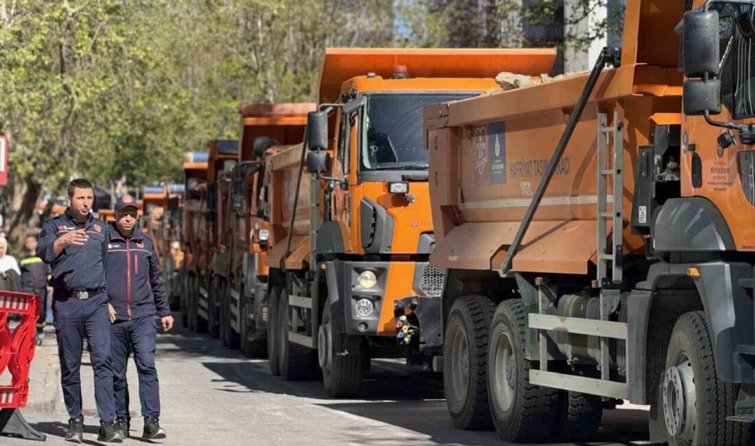 Sarıyer’de çöken yolu onarma çalışmaları devam ediyor İstanbul Sarıyer’de gece saatlerinde Büyükdere Caddesi üzerinde çökmenin meydana geldiği