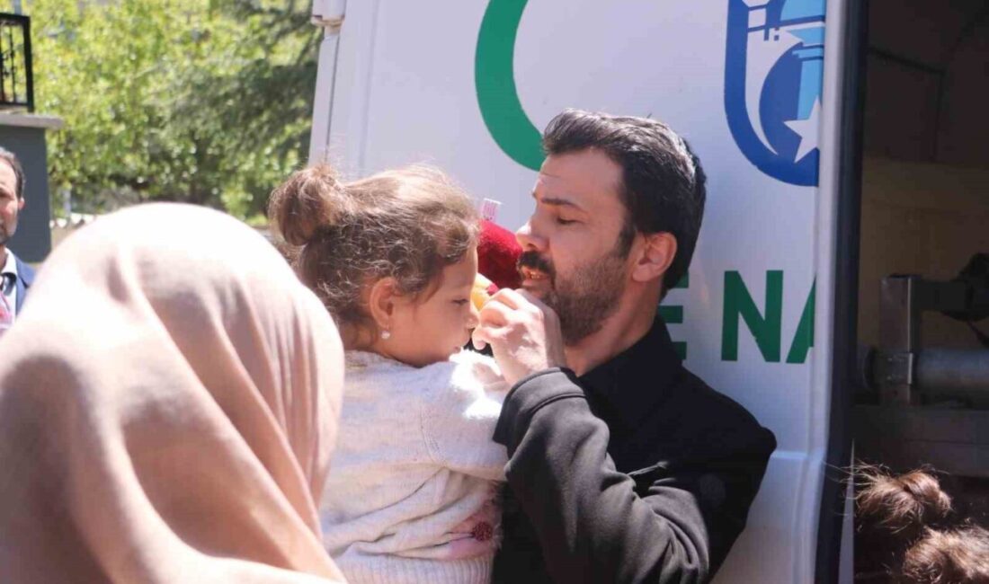 Şehidin 4 yaşındaki kızından babasına oyuncak ayıcıkla duygusal veda Kuzey Irak’ta mayın patlaması sonucu şehit olan Uzman Çavuş Önder