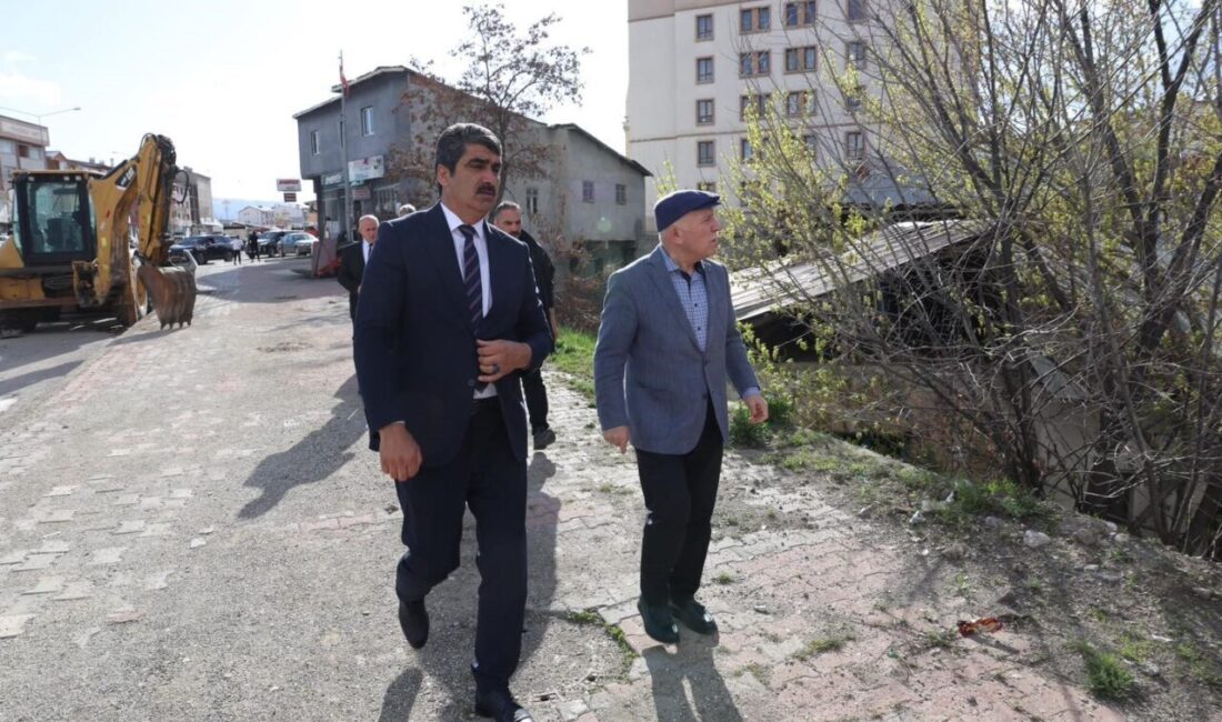 Sekmen’den Aşkale çıkarması Erzurum Büyükşehir Belediye Başkanı Mehmet Sekmen, Aşkale ilçesinde planlanan kentsel