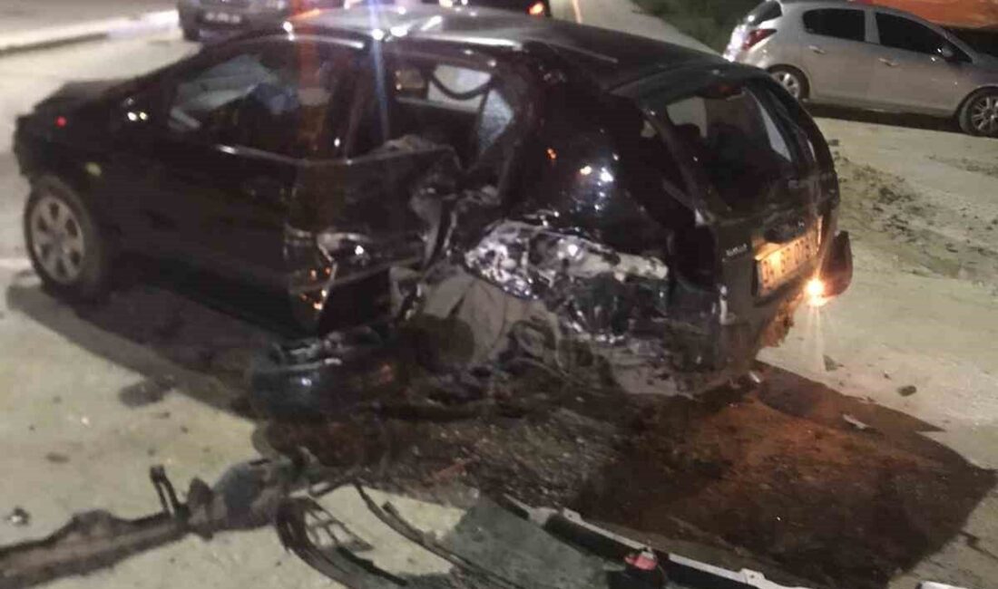 Serik’te iki otomobil çarpıştı: 2 yaralı Antalya’nın Serik ilçesinde iki otomobilin çarpışması sonucu meydana gelen kazada