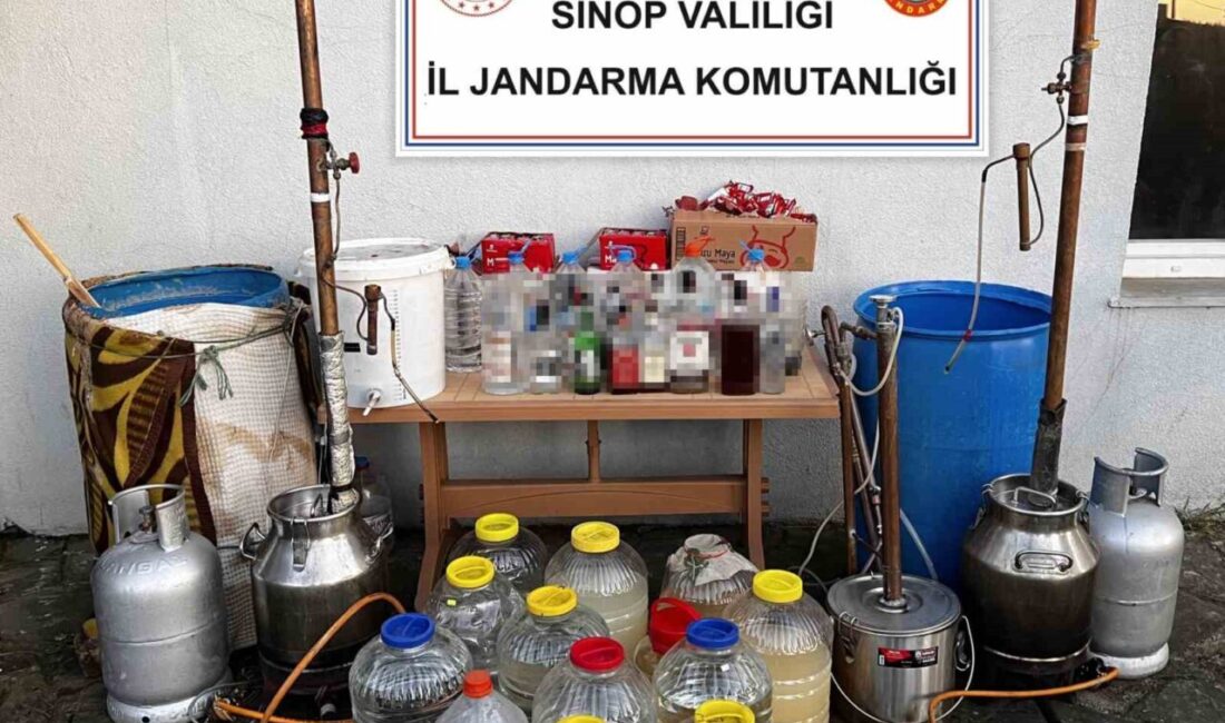 Sinop’ta kaçak alkol operasyonu: 3 gözaltı Sinop’ta jandarma ekiplerinin düzenlediği operasyonda kaçak alkol üretimi yapılan bir