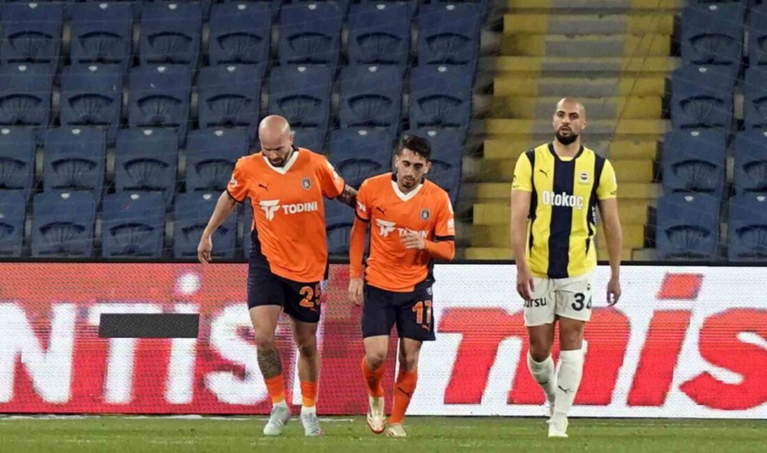 Sofyan Amrabat cezalı duruma düştü Fenerbahçe’nin Faslı futbolcusu Sofyan Amrabat, Başakşehir maçında gördüğü sarı kartla