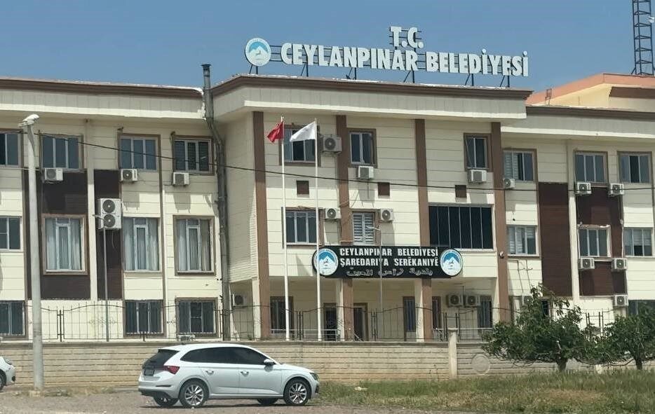 Sosyal medyadan engellenen avukat belediyeye dava açtı Şanlıurfa’nın Ceylanpınar ilçesinde bir avukat, kendisini resmi sosyal medya hesabından