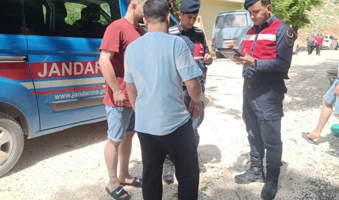 Sugözü Orman Parkı’nda denetim yapıldı Adıyaman Besni İlçe Jandarma Komutanlığı ekipleri, vatandaşların huzur ve güvenliğini