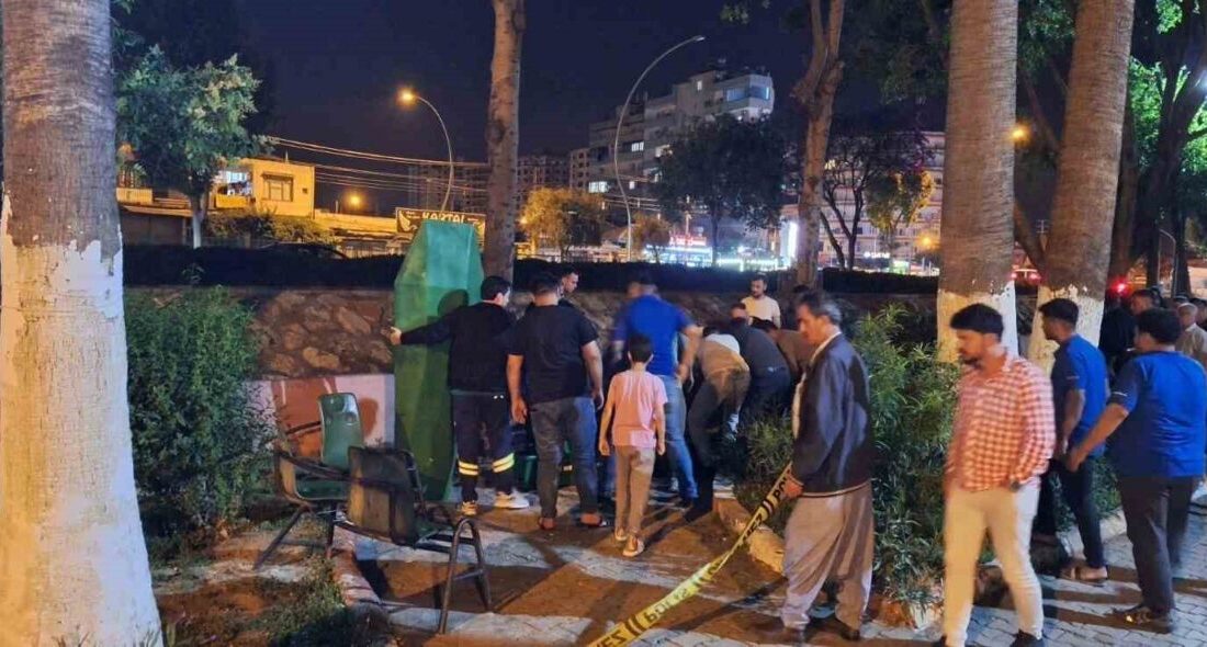 Tarsus’ta bir kişi parkta ölü bulundu Mersin’in Tarsus ilçesinde 63 yaşındaki bir şahıs ölü bulundu. Olay,