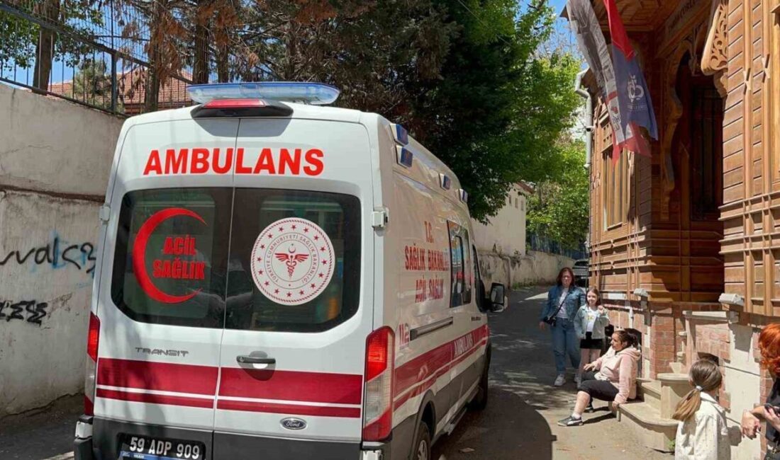 Tekirdağ’da başıboş köpeğin kadına saldırdığı an kamerada Tekirdağ Çorlu’da 47 yaşındaki kadının, başıboş köpek saldırısı sonrasına uğradığı