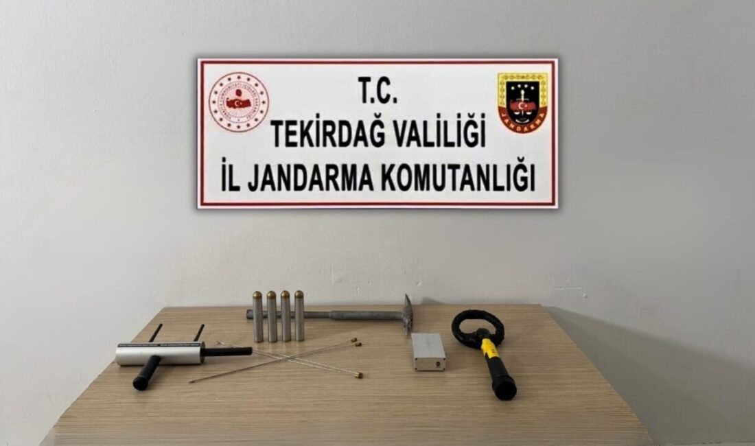 Tekirdağ’da kaçak kazıya jandarma baskını: 4 kişi suçüstü yakalandı Tekirdağ’ın Saray ilçesinde kaçak kazı yaptığı belirlenen 4 kişi, jandarma