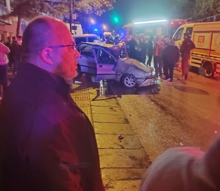 Ters yönden gelen araç kazaya sebep oldu: 2’si çocuk 5 yaralı Ankara’nın Keçiören ilçesinde ters yöne giren aracın başka bir otomobille