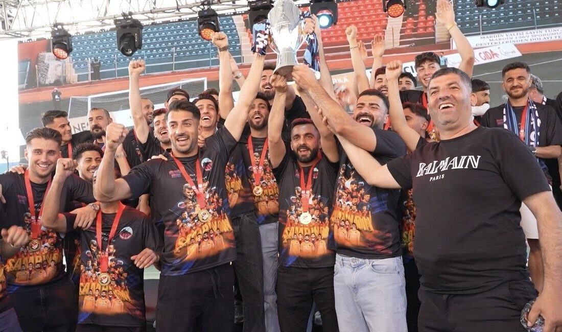 TFF 2. Lig’e yükselen Mardin 1969 Spor, şampiyonluk kupasını aldı Nesine 3. Lig 4. Grup’ta sezonu şampiyon tamamlayarak 15 yıl