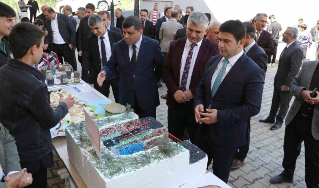 TOBB Hüseyin Çelik Anadolu İmam Hatip Lisesinden festival coşkusu Hakkâri TOBB Hüseyin Çelik Anadolu İmam Hatip Lisesi tarafından bu