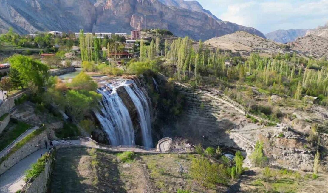 Tortum Şelalesi baharla birlikte coşmaya hazırlanıyor Erzurum’un Uzundere ilçesinde yer alan Türkiye’nin en önemli doğal güzelliklerinden