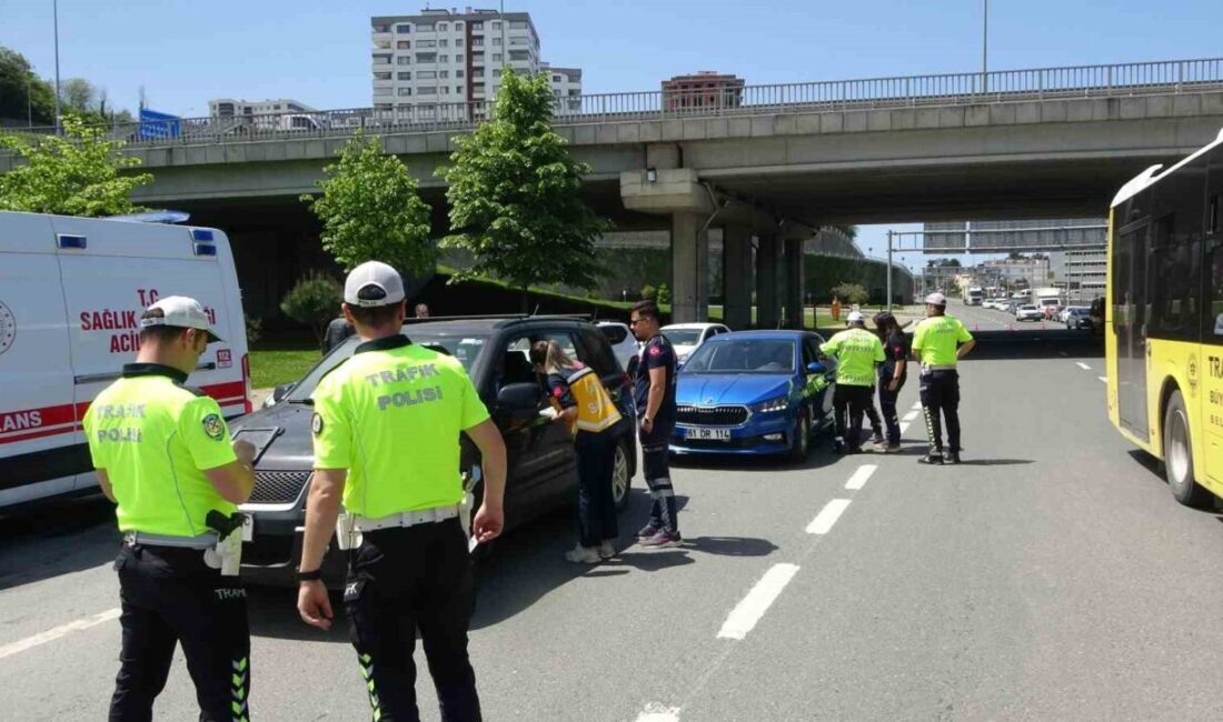 Trabzon’da ‘Fermuar sistemiyle yaşama yol ver’ etkinliği Trabzon’da Trafik ve İlk Yardım Haftası etkinlikleri çerçevesinde trafik çevrimi