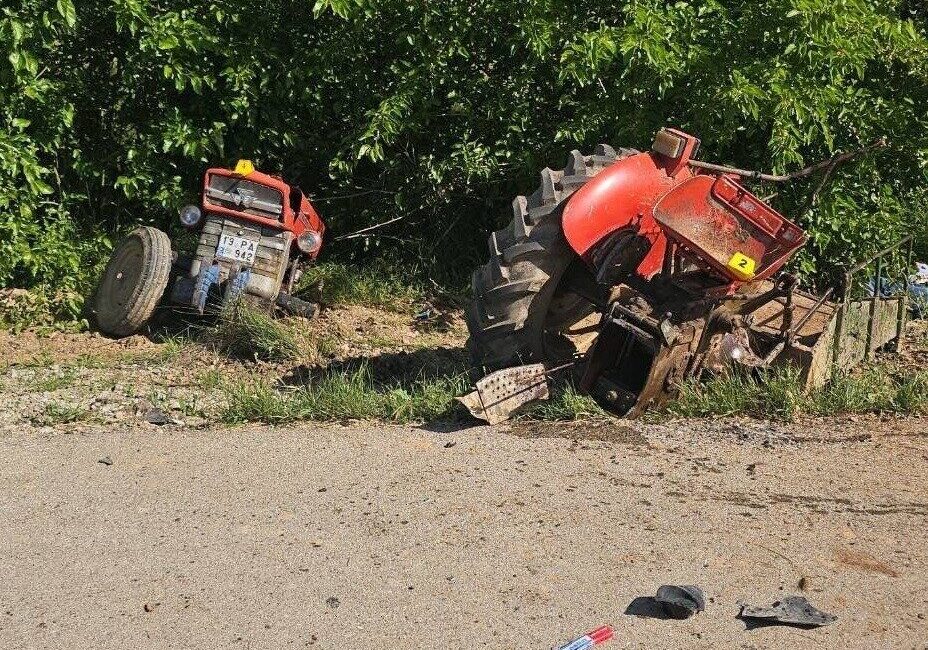 Traktör ikiye ayrıldı, sürücüsü hayatını kaybetti İzmir’in Ödemiş ilçesinde meydana gelen trafik kazasında aracın çarptığı traktör