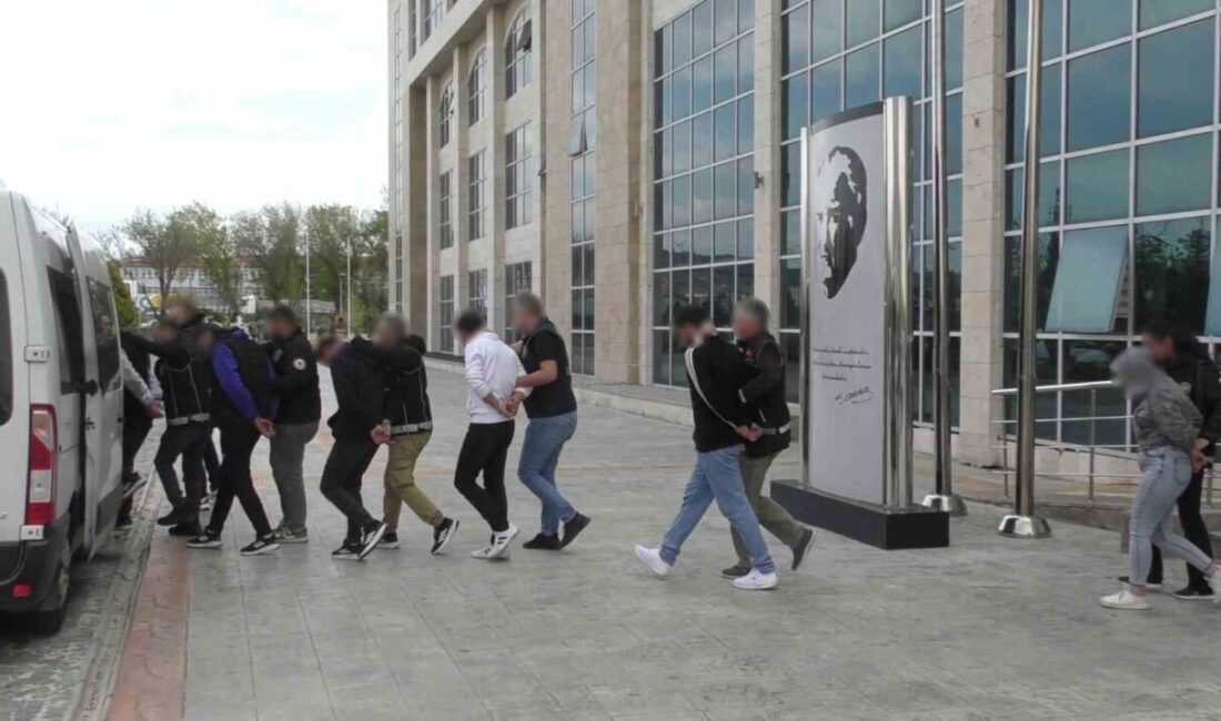 Uşak’ta 11 uyuşturucu satıcısı tutuklandı Uşak’ta eş zamanlı yapılan uyuşturucu operasyonunda gözaltına alınan 11 şüpheli