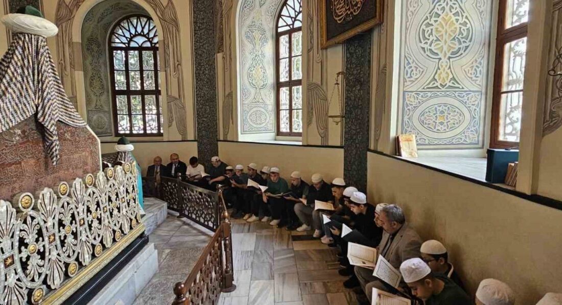 Vakıf Haftası’nda Osmangazi ve Orhangazi için hatim indirildi Bursa’da Vakıf Haftası etkinlikleri kapsamında Osmanlı Devleti’nin kurucusu Osmangazi ve