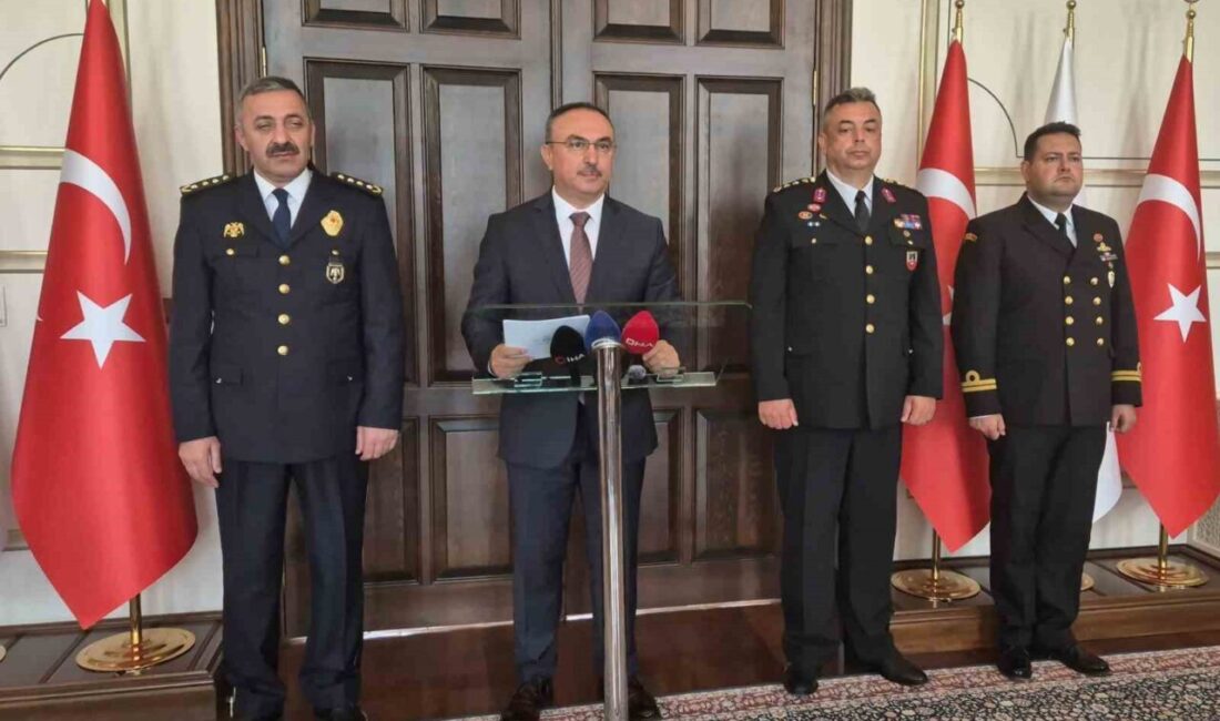 Vali açıkladı: Tekirdağ’da Nisan Ayında bin 461 kişi yakalandı Tekirdağ Valisi Recep Soytürk, kentteki Nisan Ayı asayiş istatistiklerini açıkladı.