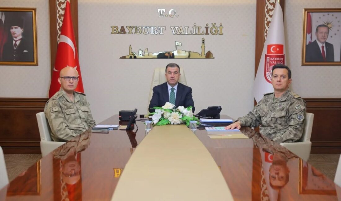 Vali Eldivan VKS üzerinden yapılan Asayiş ve Güvenlik Toplantısı’na katıldı Bayburt Valisi Mustafa Eldivan, İçişleri Bakanı Ali Yerlikaya’nın başkanlığında 81