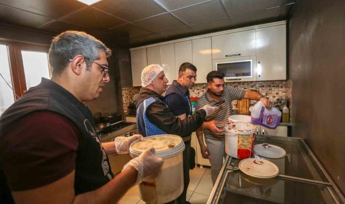 Van Büyükşehir Belediyesi zabıtasından kafelere denetim Van Büyükşehir Belediyesi zabıtası, kentte yeme içme sektöründe hizmet veren