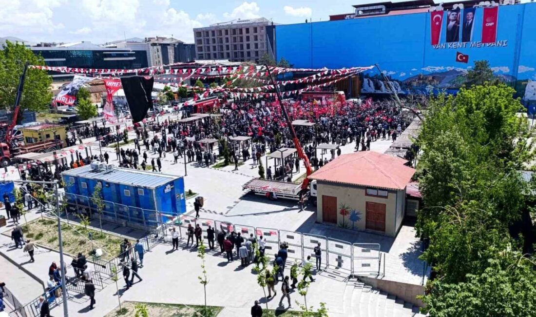 Van’da CHP mitingine katılım düşük kaldı Cumhuriyet Halk Partisi (CHP) Genel Başkanı Özgür Özel’in Van’da düzenlediği
