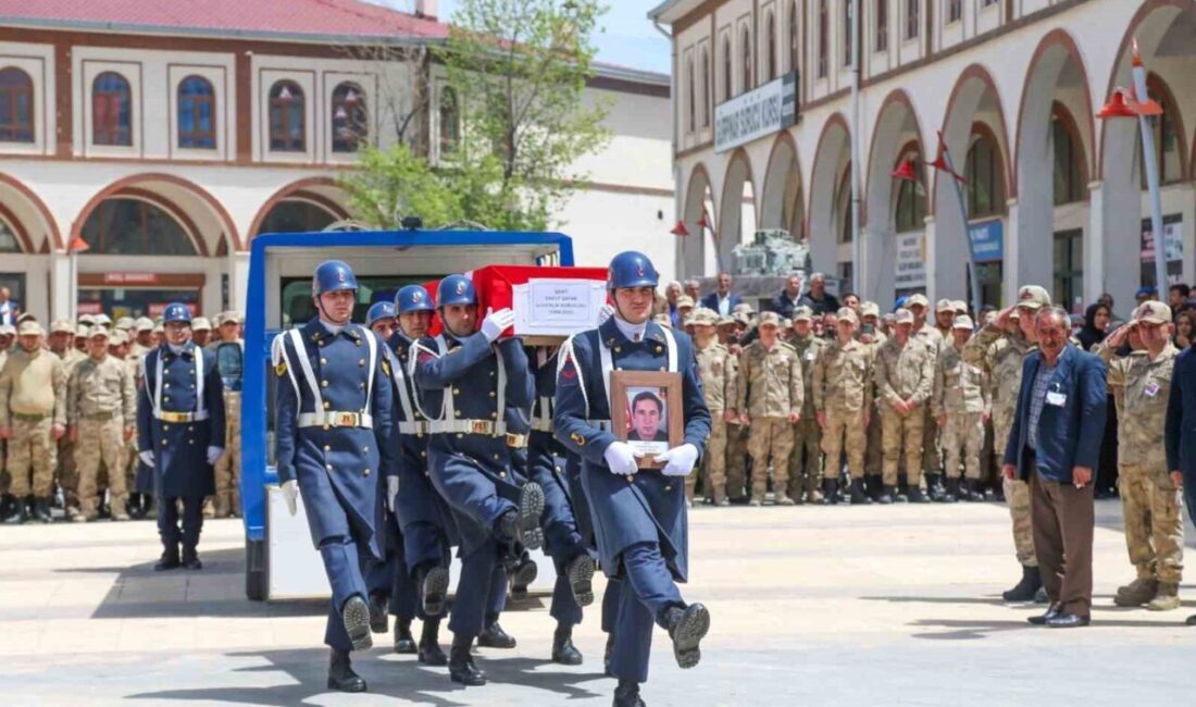 Van’da şehit güvenlik korucusu için tören düzenlendi Kuzey Irak Harekat Bölgesi’nde geçirdiği kalp krizi sonucu şehit olan