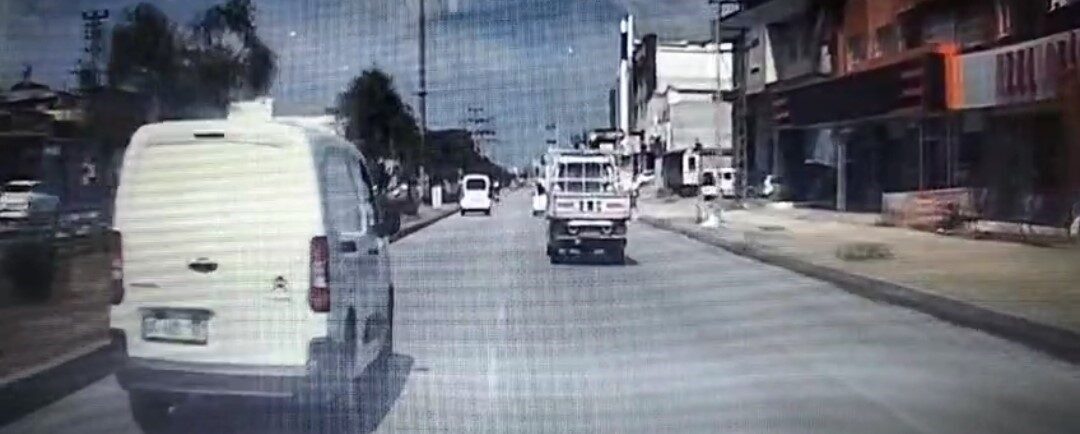 Yayaya çarpıp kaçan sürücü serbest kaldı Adana’da aracıyla yayaya çarpıp kaçan sürücü polis ekiplerince yakalandı. Adliyeye