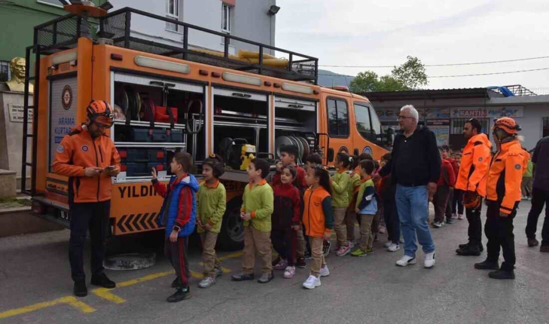 Yıldırım Beledisi’nden 6 bin öğrenciye afet eğitimi Yıldırım Belediyesi Afetİşleri Müdürlüğü ekipleri, 16 okulda 6 bin öğrenciye