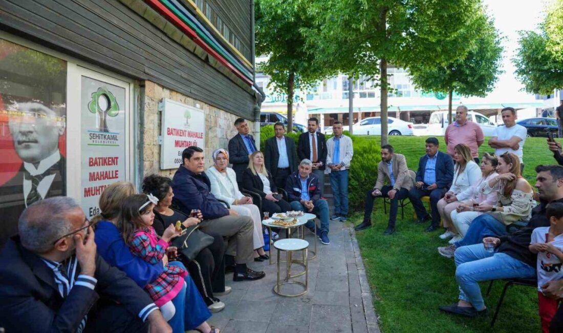 Yılmaz’a Batıkent’te yoğun ilgi Şehitkamil Belediye Başkanı Umut Yılmaz’ın Batıkent Mahalle Muhtarı Eda Erdem’e