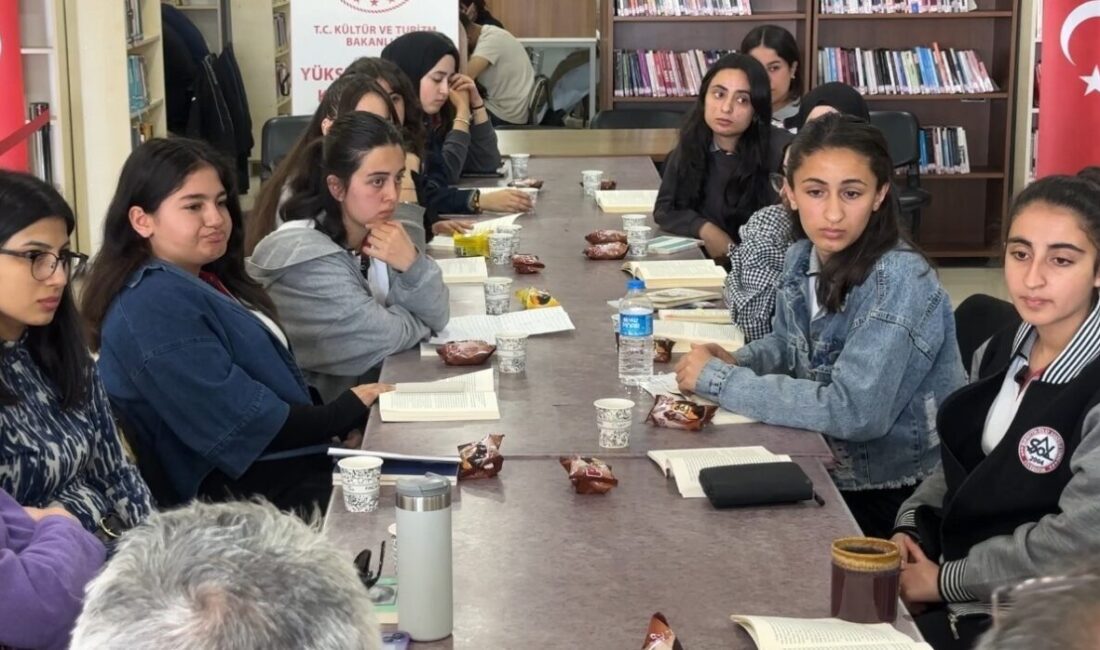 ’Yüksekova Okuyor’ etkinliğinde öğrenciler kitap içeriklerini tartıştı HAKKARİ (İHA) – Hakkari’nin Yüksekova Halk Kütüphanesi Müdürlüğü öncülüğünde yürütülen