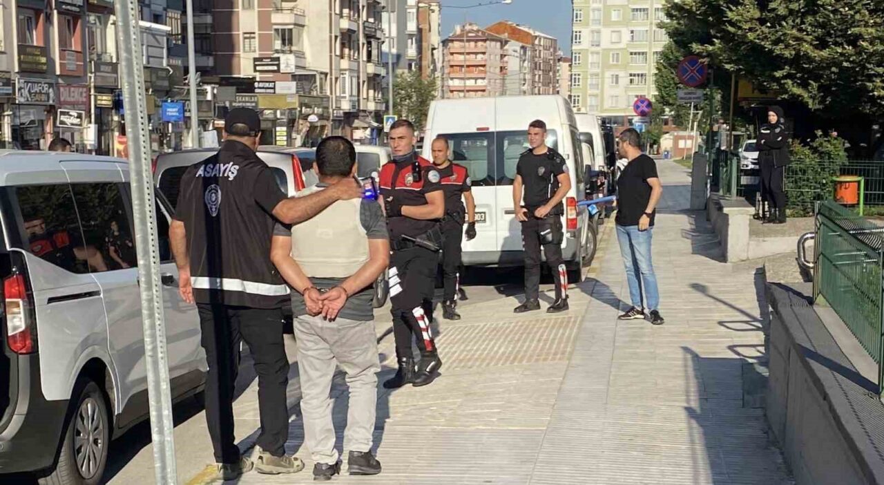 Çorum’da, semt pazarında yer anlaşmazlığı nedeniyle çıkan ve 1 kişinin