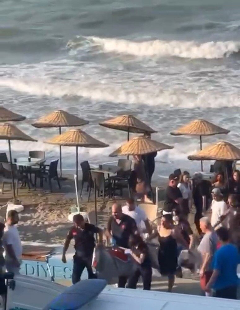 Bursa’nın Mudanya ilçesinde fırtınalı havada serinlemek için denize giren 10