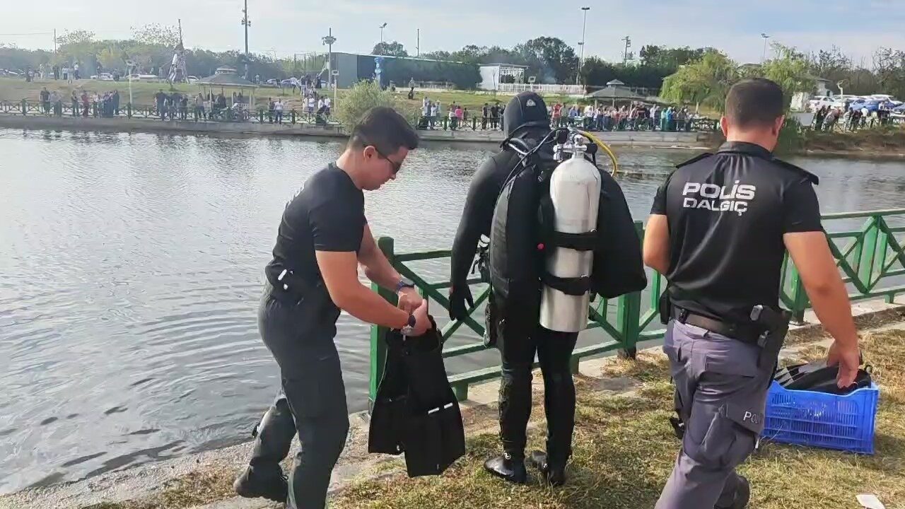 Tekirdağ’ın Kapaklı ilçesinde Kazak Gölü mesire alanında oyun oynarken göle