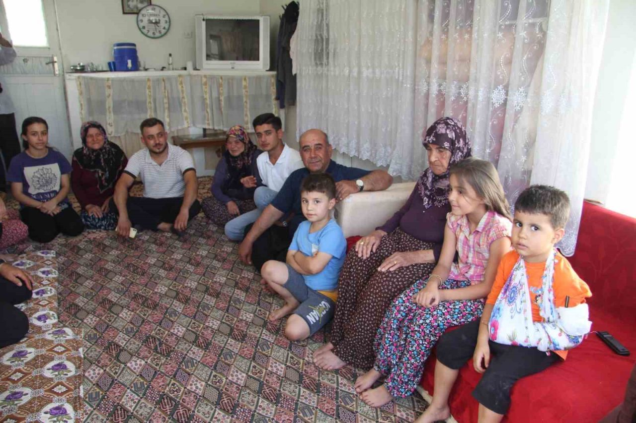Gaziantep’in Nizip ilçesinde yaşayan 101 yaşındaki Ayşe Uğur, ilerlemiş yaşına