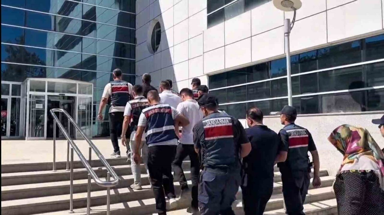 Adıyaman İl Jandarma Komutanlığı ekipleri, kamu kurum ve kuruluşlarının zararına