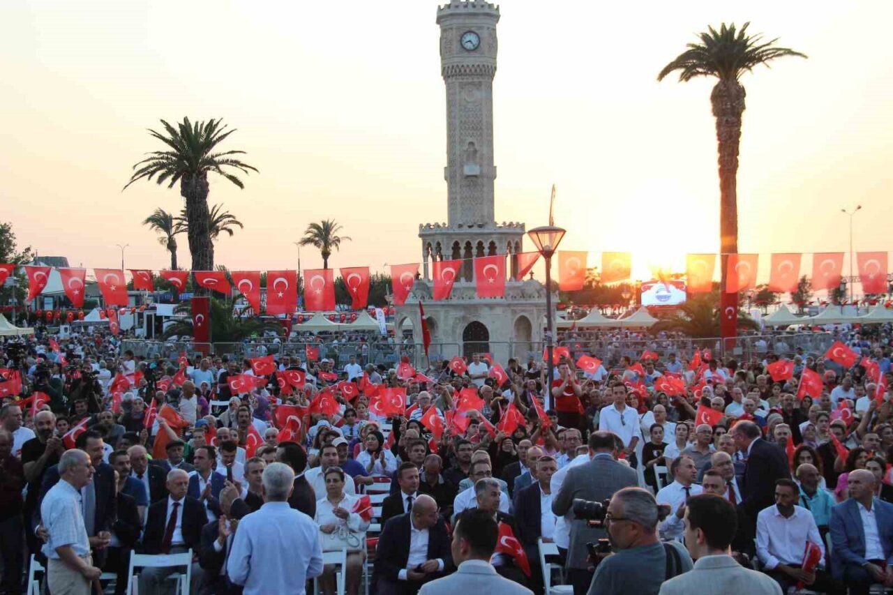 İzmir’de 15 Temmuz Demokrasi ve Milli Birlik Günü’nde gerçekleşen etkinlikte