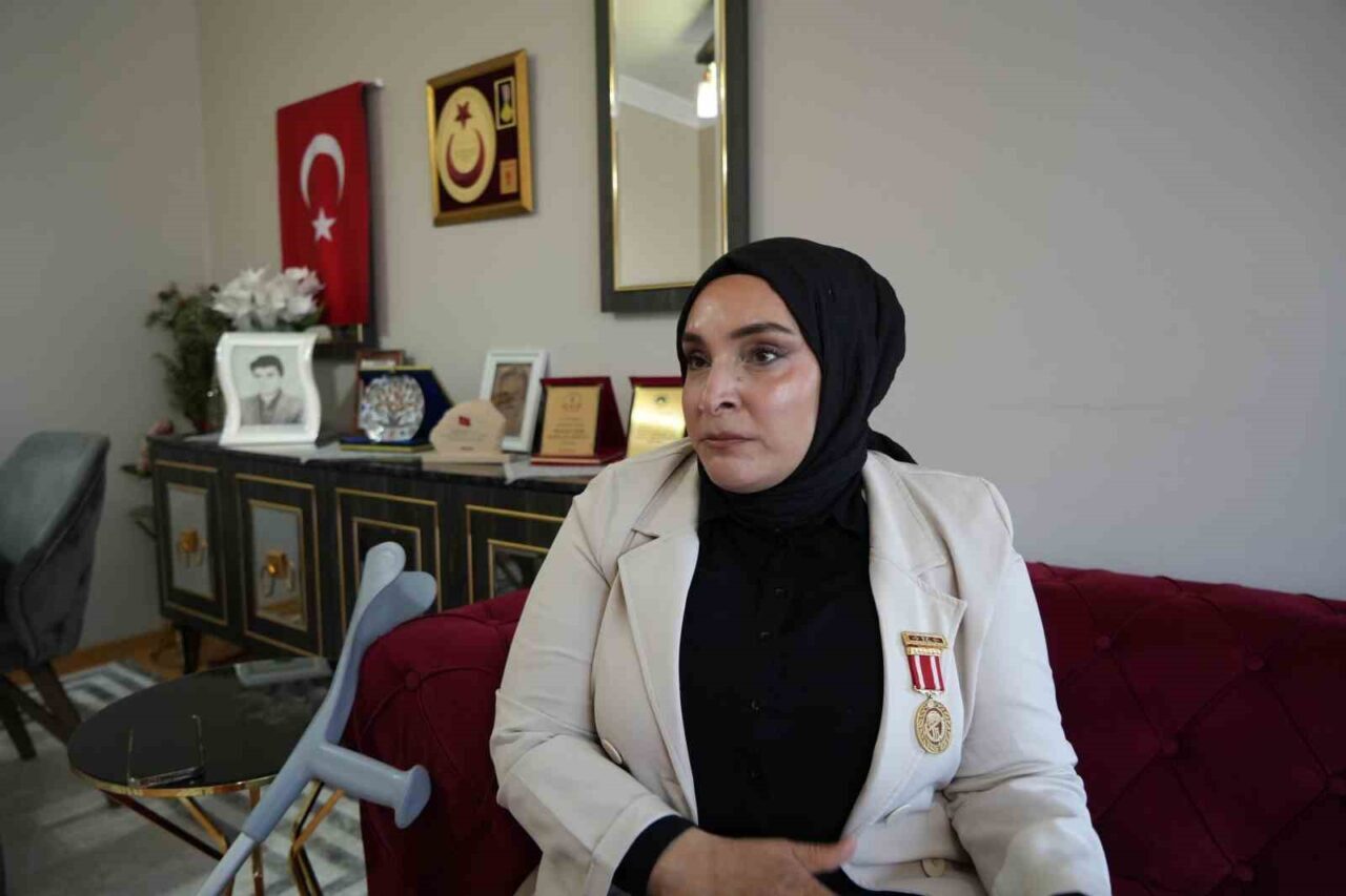 İstanbul’da 15 Temmuz gecesi darbecilere direnirken tankın altında eşi şehit