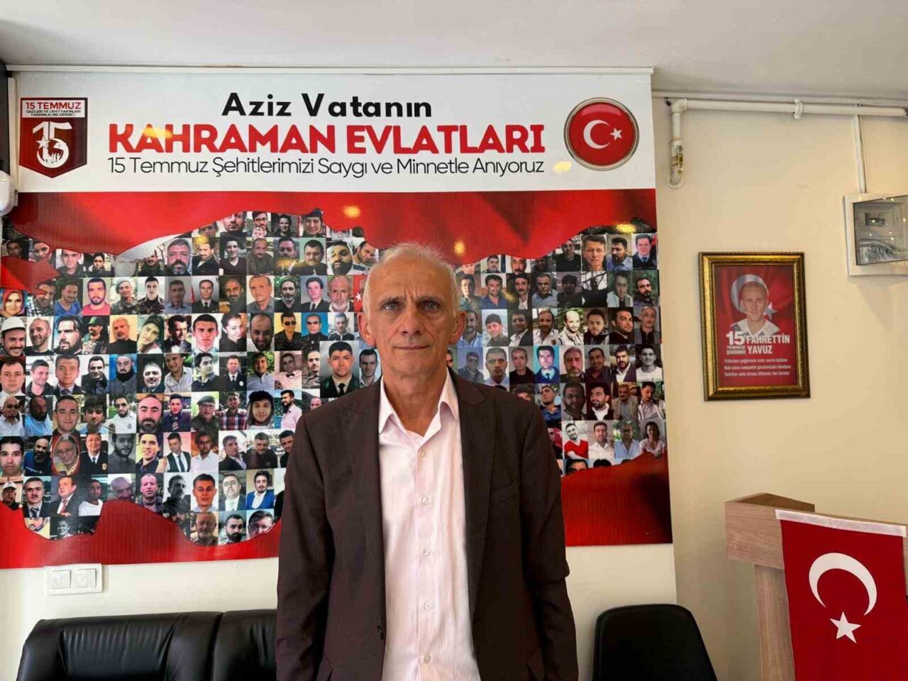 Fahrettin Yavuz, 15 Temmuz gecesi TRT Harbiye binası önünde darbecilere